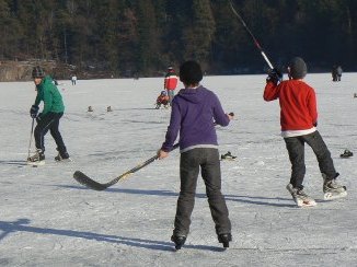 Eislaufen auf den Montiggler Seen