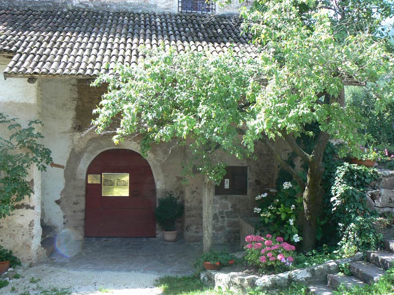 Eingang zum Museum für mittelalterliche Wohnkultur auf Schloss Moos